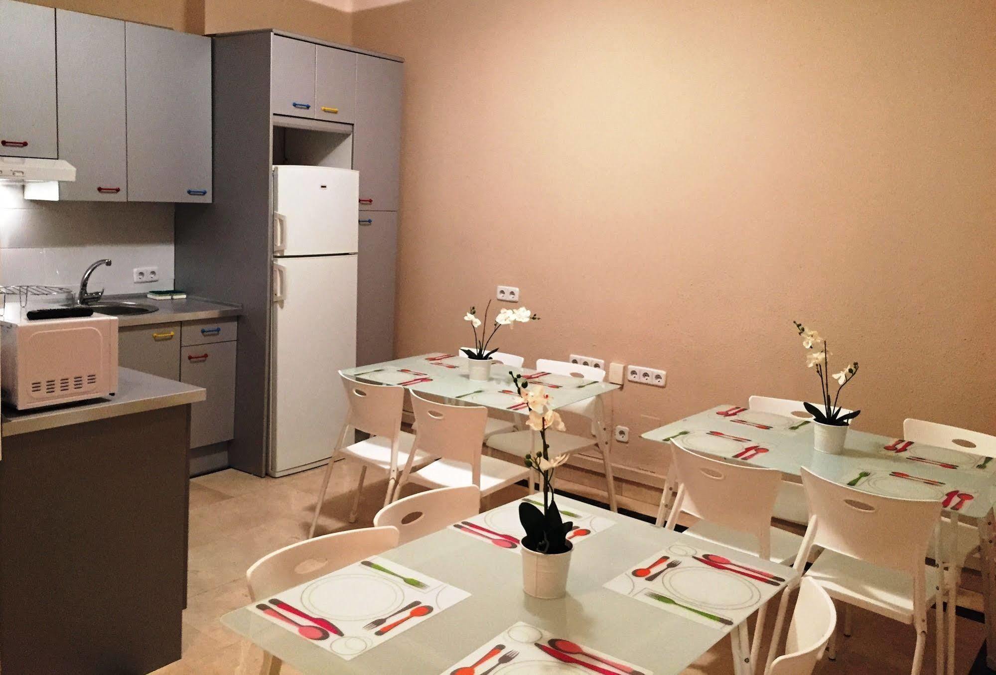 Rooms Arguelles 58 Madrid Exterior foto