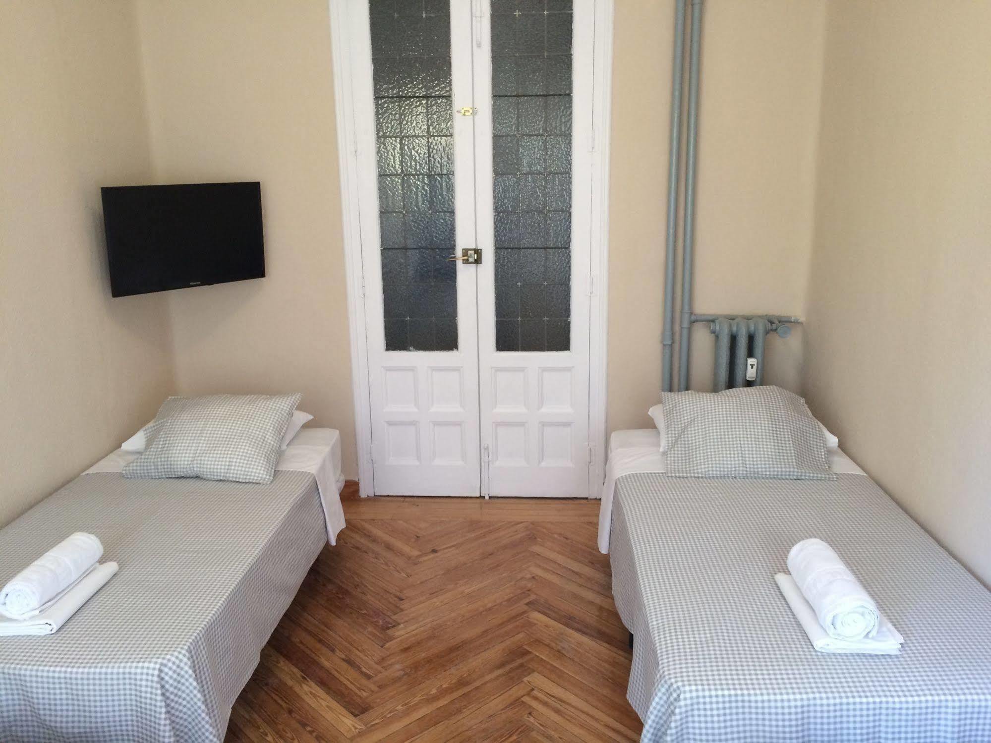 Rooms Arguelles 58 Madrid Exterior foto
